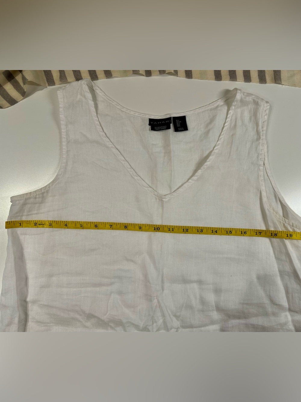 Flawless Tahari White Linen V-Neck Sleeveless Top, women Large